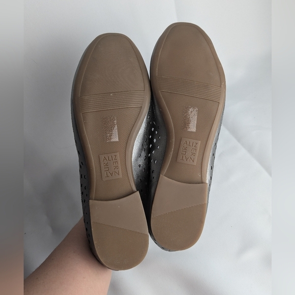 NWOT NATURALIZER Simili Leather Silver Women Flat Shoes Style Ballet Size 10 - Picture 6 of 7